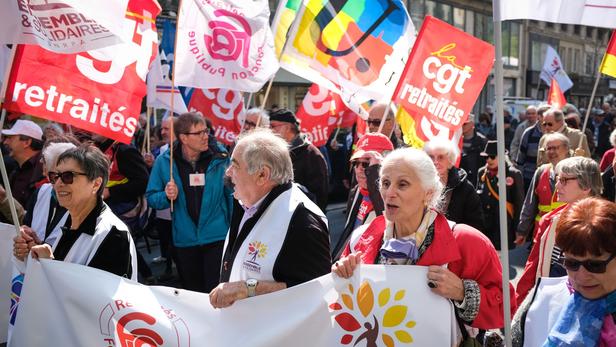 Combien De Retraités Gagnant Plus De 2000 Euros Par Mois L’acte II du quinquennat commence mal pour les retraités