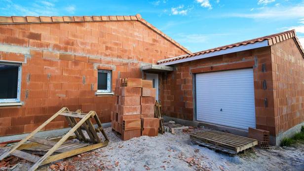 Puis-je construire un mur sur mon terrain ?