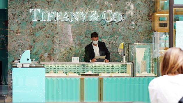 Photo of LVMH obtient une remise de 420 millions pour Tiffany