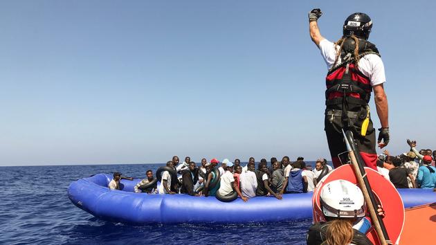 Sauvetage de migrants en mer: que dit le droit international?