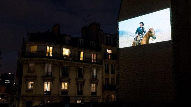 Le cinéma fait le mur