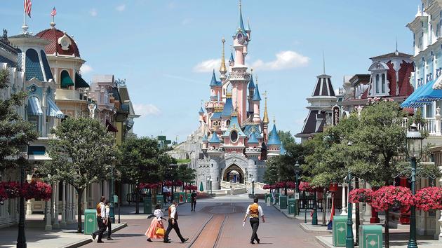 Covid 19 Disneyland Paris Rouvre Prudemment Ses Portes