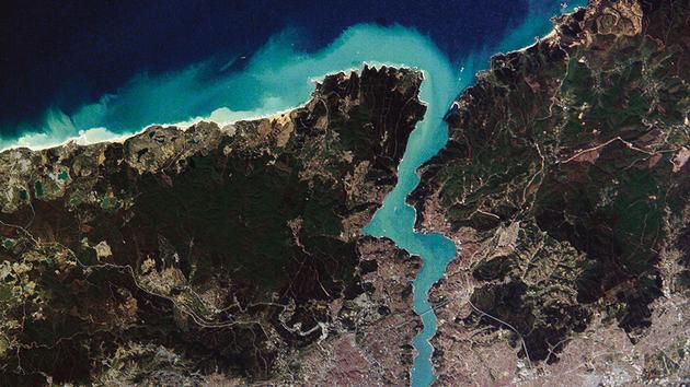 the thousand and one secrets of the bosphorus strait the limited times