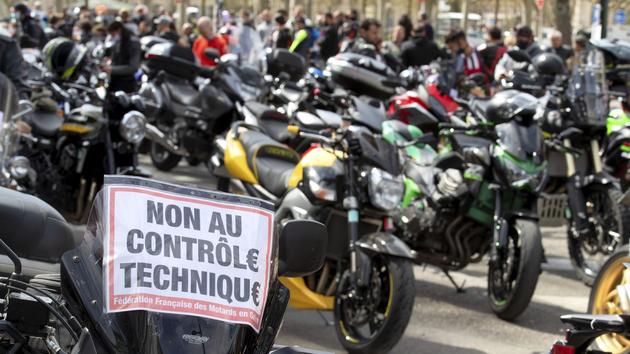 Les motards sont-ils au-dessus des lois? - Vimarsana News