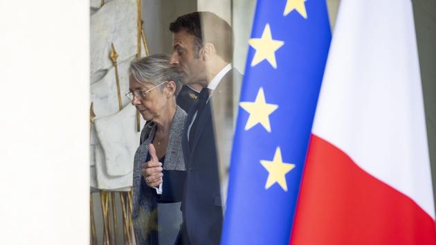 Emmanuel Macron peine à trouver le bon mode de fonctionnement avec Élisabeth Borne