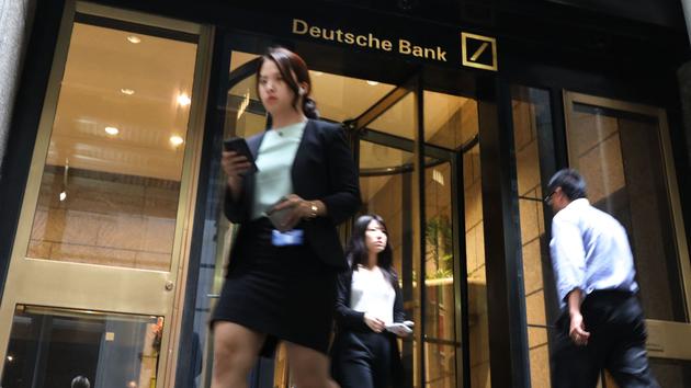 Deutsche Bank, la première banque allemande, a provisionné 123 millions d’euros au quatrième trimestre 2023 pour couvrir d’éventuelles pertes liées à l’immobilier commercial américain.