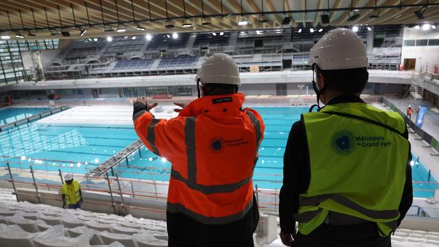 Le chantier de la piscine olympique des JO de Paris, à Saint-Denis, dont la projet a été remporté par Bouygues.