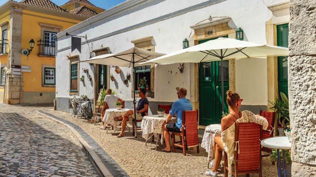 La Terrasse, de Christine Montalbetti: l’été glorieux