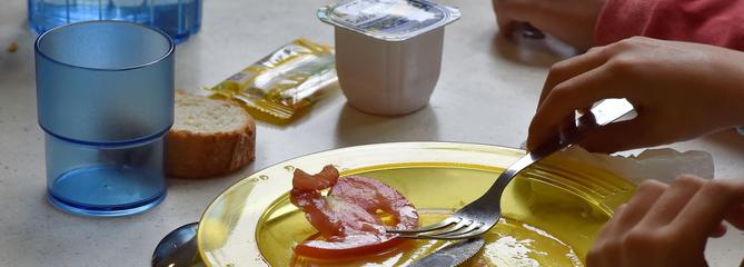 Dans le Rhône, une cantine gérée par des parents d’élèves