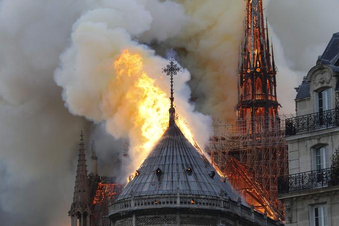 Notre Dame de Paris en flammes  XVM3a9a5f48-5fa7-11e9-8734-715cc24237b7-805x537
