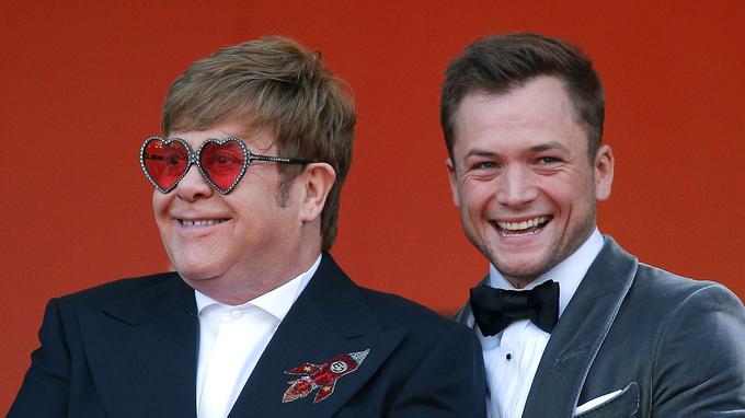 Elton John et son double cinématographique Taron Egerton sur le tapis rouge cannois, avant la projection hors compétition le 16 mai dernier.