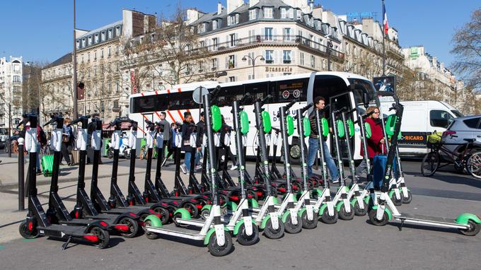 Paris: Hidalgo prend des mesures contre les trottinettes &eacute;lectriques