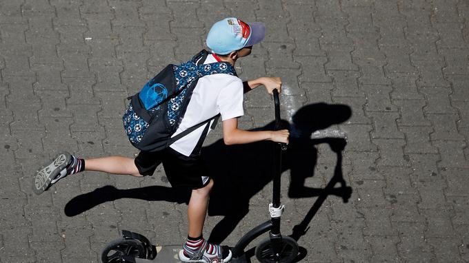&Agrave; Lyon, depuis mai, 50 PV pour avoir roul&eacute; sur le trottoir en trottinettes