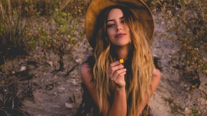 La chanteuse de country Kylie Rae Harris meurt à 30 ans dans un accident de voiture