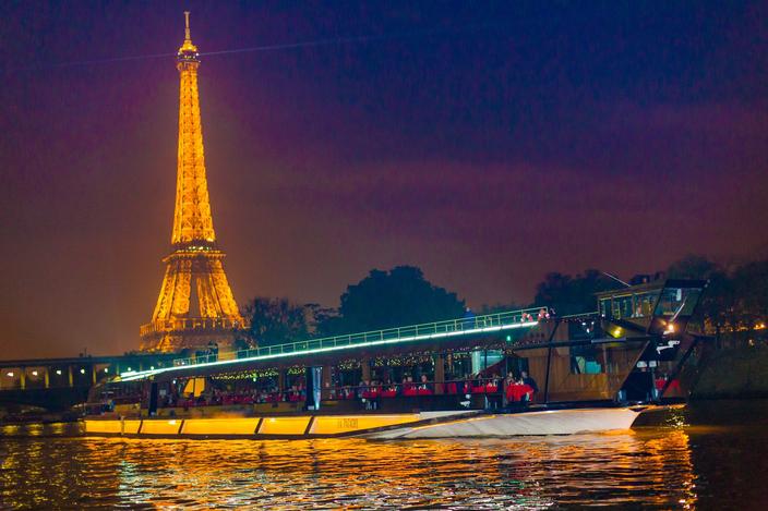 Bateaux Mouches 70 Ans Sur Seine