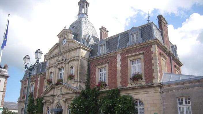 Violences Conjugales La Femme Du Maire De Cabourg Condamnee A Son Tour