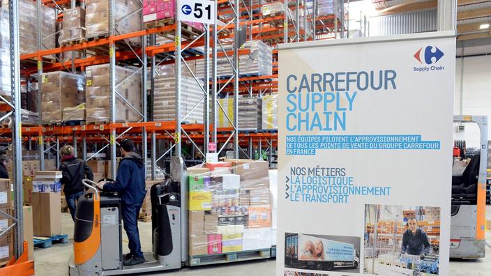 Carrefour poursuit sa transformation en cédant des entrepôts