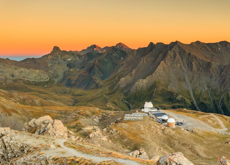 L’Observatoire de Saint-Véran est accessible à pied en trois heures depuis le centre du village.