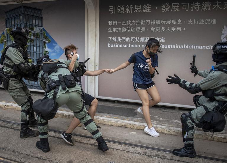 Des manifestants face aux forces de l’ordre, en octobre 2019.