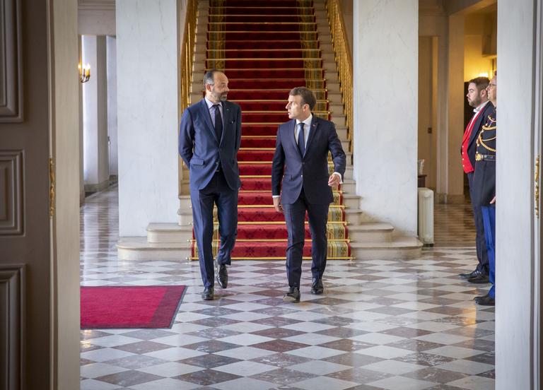 Dans l’escalier d’honneur, avec le premier ministre Édouard Philippe.