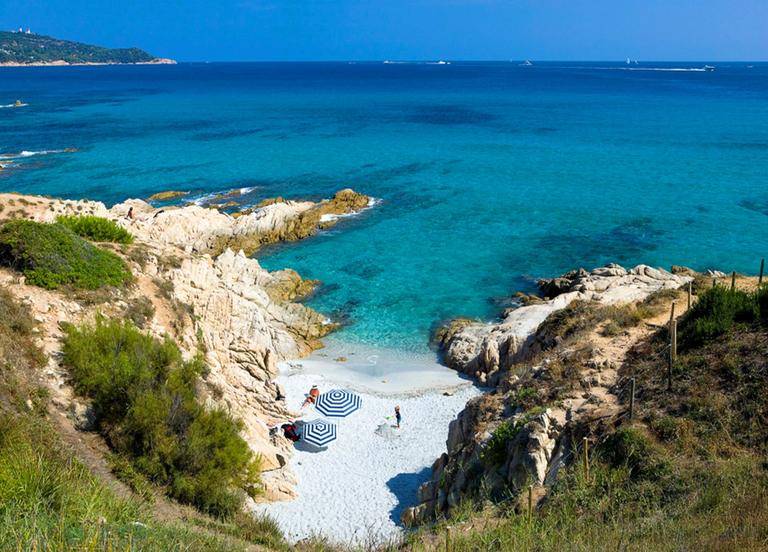 Plage du cap Taillat, au sud de la presqu’île de Saint-Tropez.