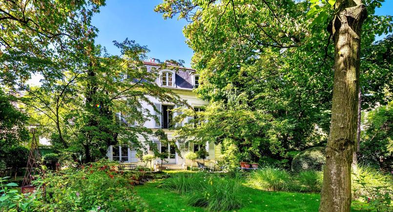 Cette légendaire maison de campagne en plein Montmartre est à vendre