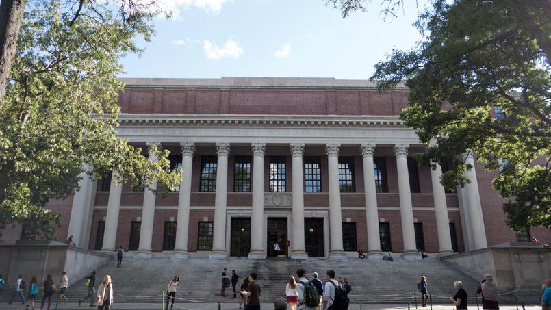 Lire article Un groupe de futurs étudiants de Harvard exclus pour des propos injurieux sur Facebook