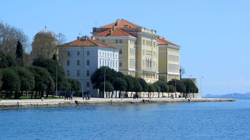 L’un de sites de l’université est situé en bordure de la mer Adriatique. © By Maestralno (Own work) [Public domain], via Wikimedia Commons