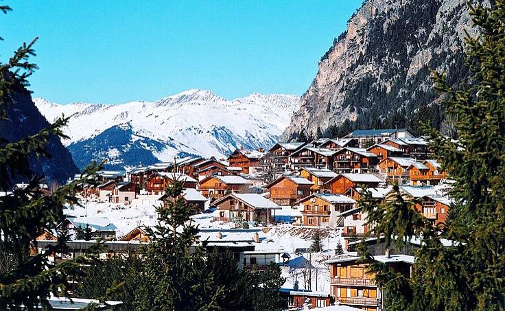 A La Montagne La Neige Est La Et Les Acheteurs Sont De Retour