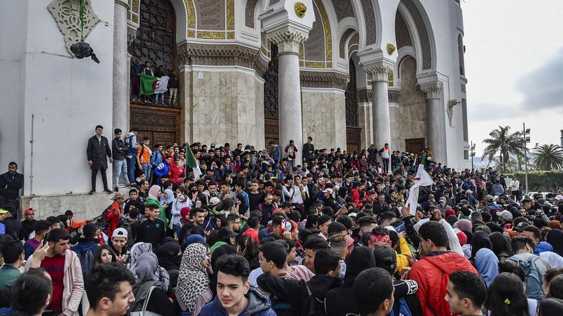 Lire article Algérie: les étudiants continuent de se mobiliser contre Bouteflika