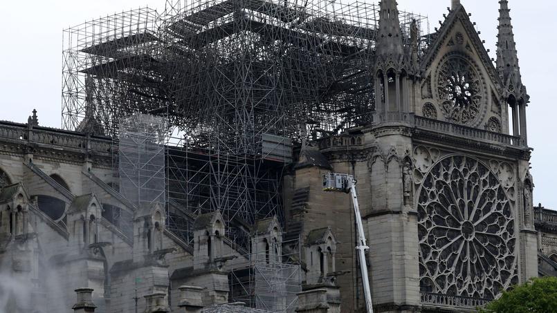 Les Photos Historiques De L Incendie De Notre Dame De Paris