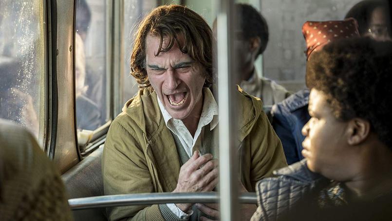 Joker Joaquin Phoenix Habite Et Monstrueux Dans Un Film Audacieux Et Explosif