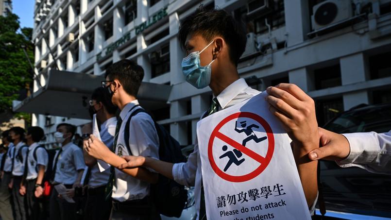 Lire article À Hong Kong, les élèves du secondaire se mobilisent avec des «chaînes humaines»