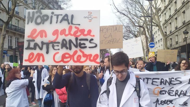 Lire article Les internes en médecine dans la rue pour défendre l’hôpital public