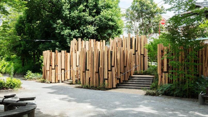 Un architecte japonais réinvente les WC publics derrière un arbre