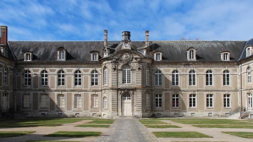 Châteaudun: l'Hôtel-Dieu promis au médiatique antiquaire Julien Cohen