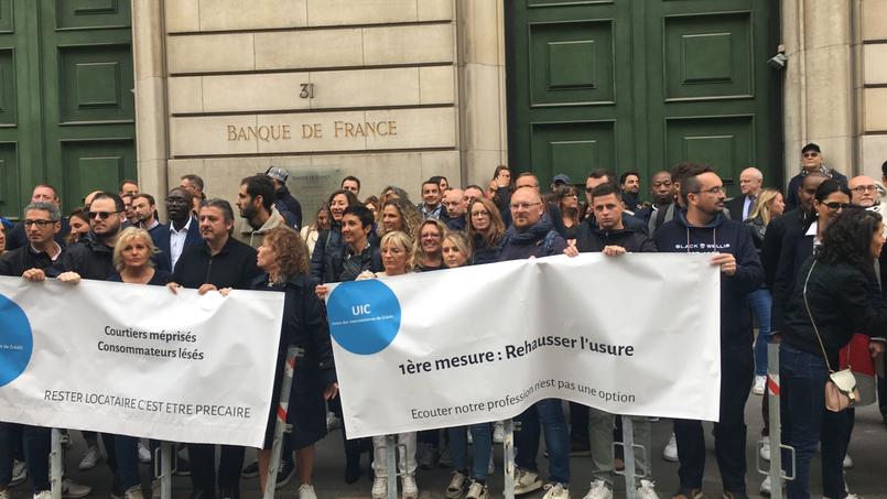 Les courtiers ont manifesté le 20 septembre devant le siège de la Banque de France.