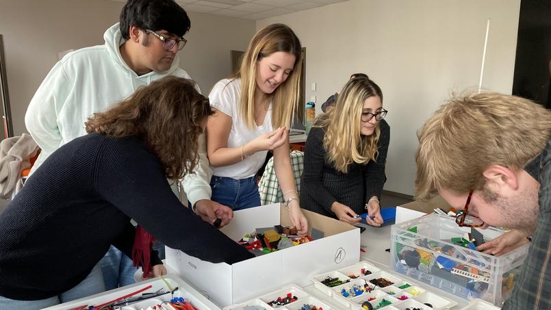 Lire article À Nancy, les étudiants de l’ICN jouent aux Lego pour développer leur créativité