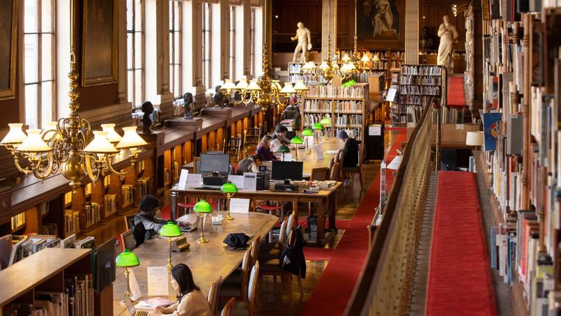 La bibliothèque des Beaux-Arts de Paris est l’une des principales bibliothèques françaises dédiées à l’art contemporain.