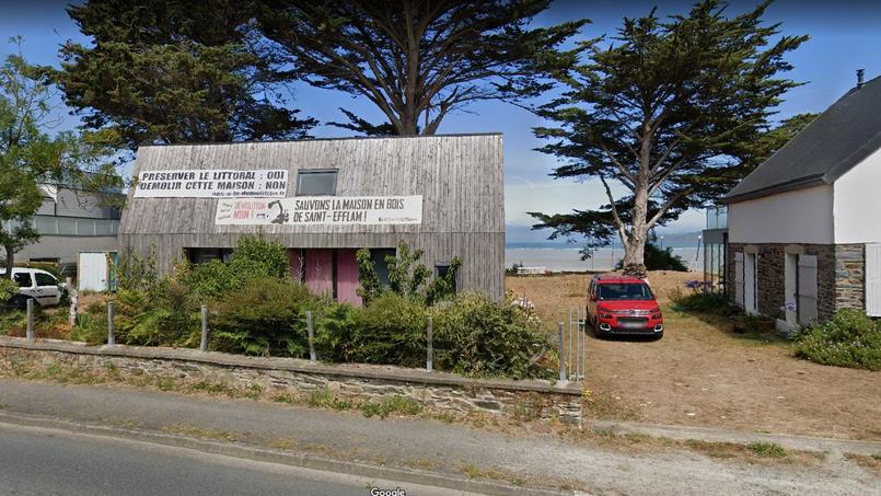 La maison en bois qui sème la discorde dans le secteur de Saint-Efflam, à Plestin-les-Grèves.