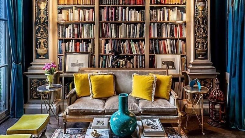 Un appartement dans le 7e arrondissement de Paris de l’un des clients de Sotheby’s dont les photos sont régulièrement partagées sur Instagram grâce à son charme.