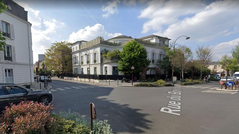 C’est dans le quartier Saint-James, à Neuilly-sur-Seine, qu’un appartement au rez-de-chaussée est à vendre plus de 12.000 euros le m².