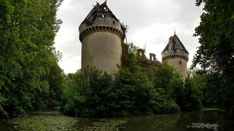 The town hall buys this private castle in Indre for 100 euros