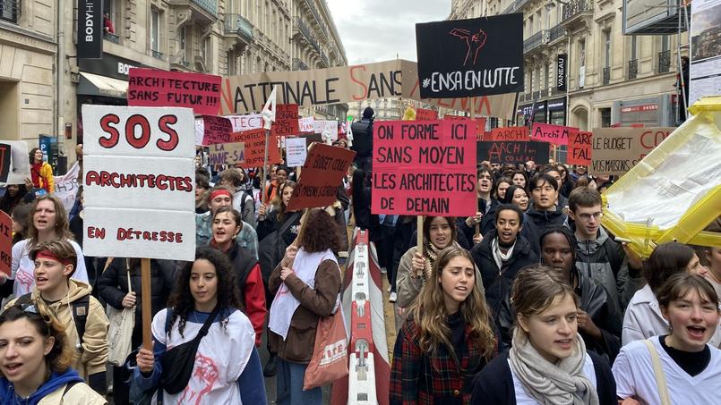 Des étudiants en Ensa manifestaient, à Paris, le 9 mars 2023.