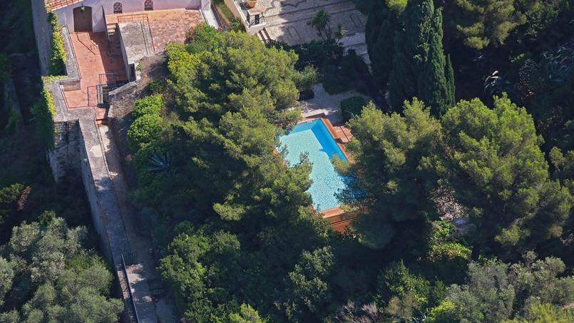Macron raillé pour sa piscine à Brégançon en période de restriction d’eau