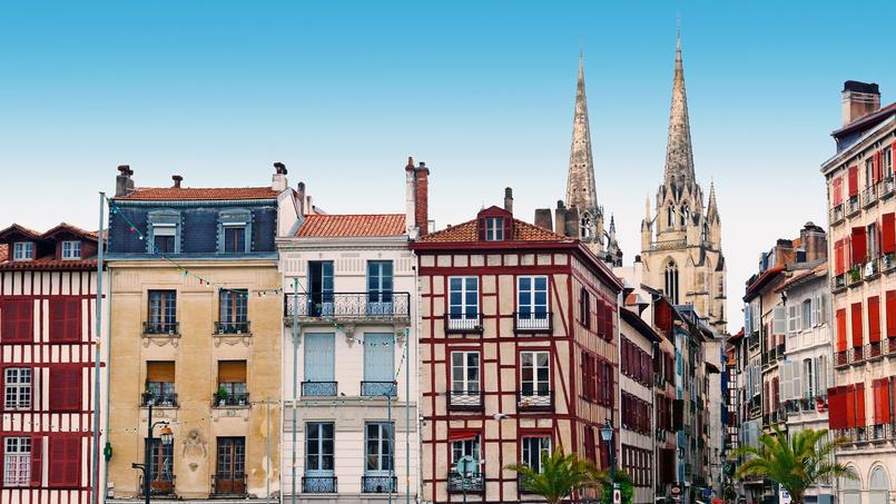 La coopérative Etxalde procède à un démembrement de propriété: elle est propriétaire des biens en nue-propriété et l’usufruit revient aux habitants.