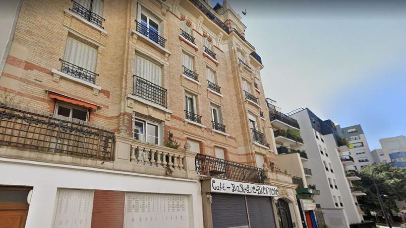 Dans cet immeuble, un 2-pièces de 26,3 m² est affiché avec une mise à prix de 30.000 euros (soit 1141 €/m²).