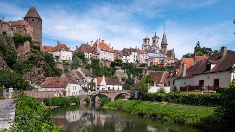 Semur-en-Auxois est une bourgade comptant un peu plus de 4000 habitants.