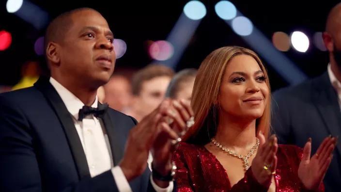 C’est Tadao Ando, le célèbre architecte japonais à l’origine de la Bourse de commerce Pinault Collection, qui a conçu cette villa.