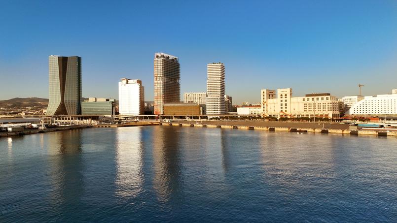 Tutoyant les 100 mètres de haut, la M99 consacre la dynamique du quartier d’affaires Euroméditerranée.